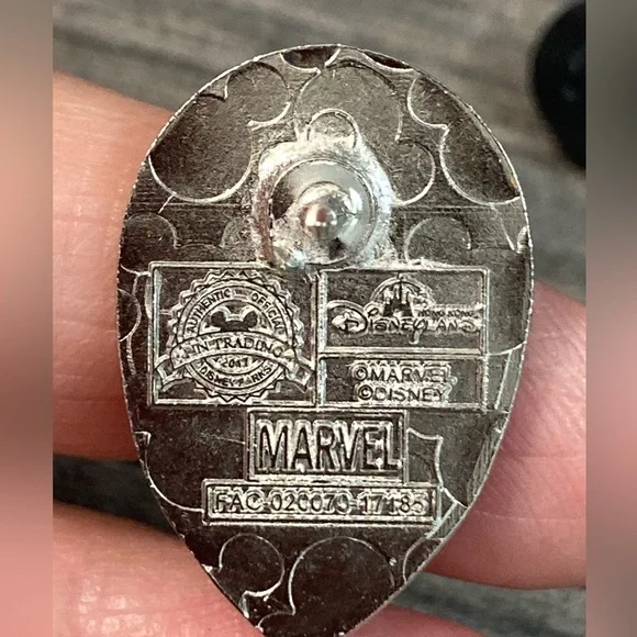 Disneys Marvel Spiderman Trading Pin - Picture 3 of 4